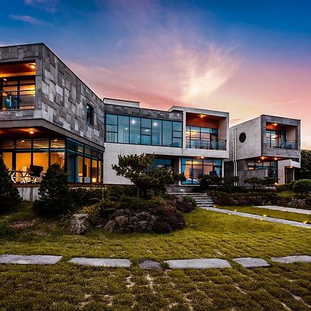 Cobeach Familiar Pension ซอกวีโพ ภายนอก รูปภาพ